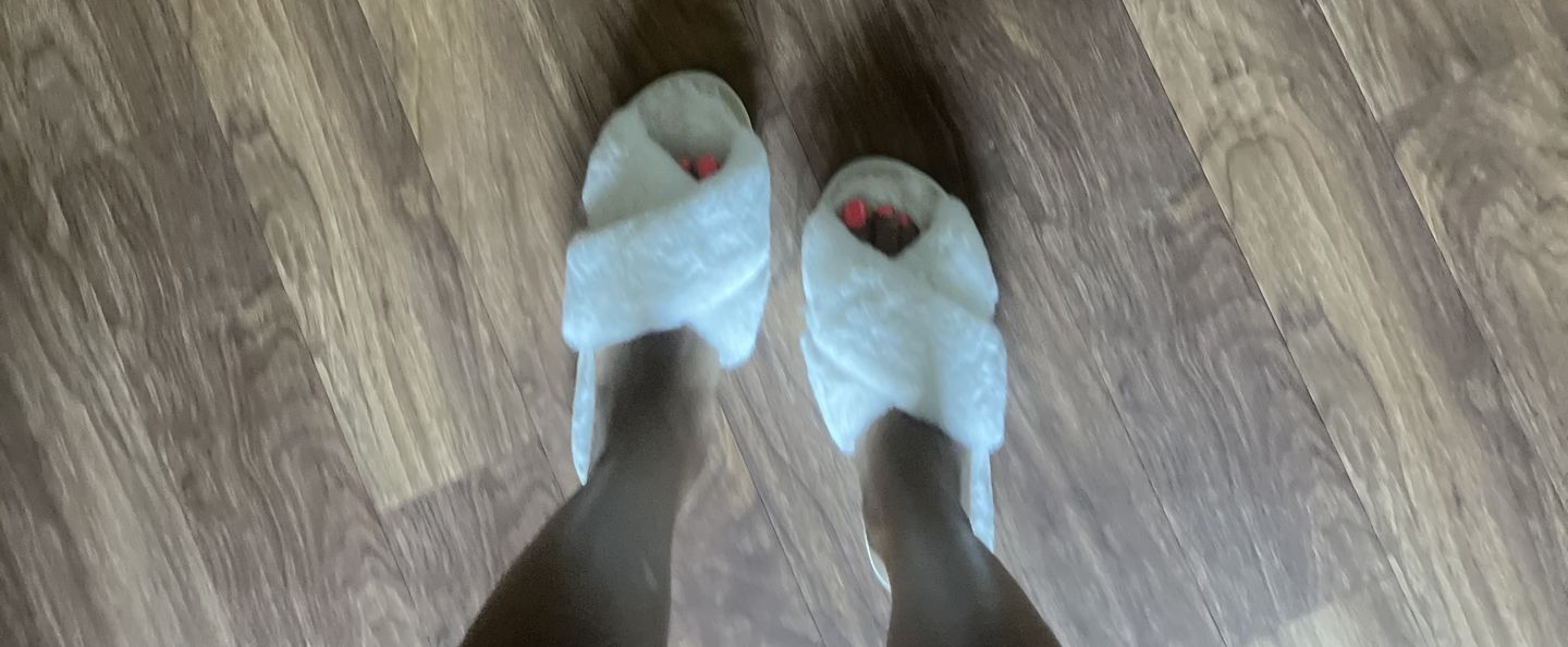 Customer photo review of Nordic Cozy Cross Band Slippers