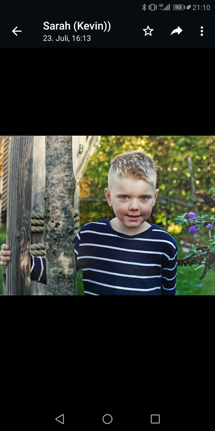 Customer photo review of Schule rocken - Personalisiertes Kinder T-Shirt