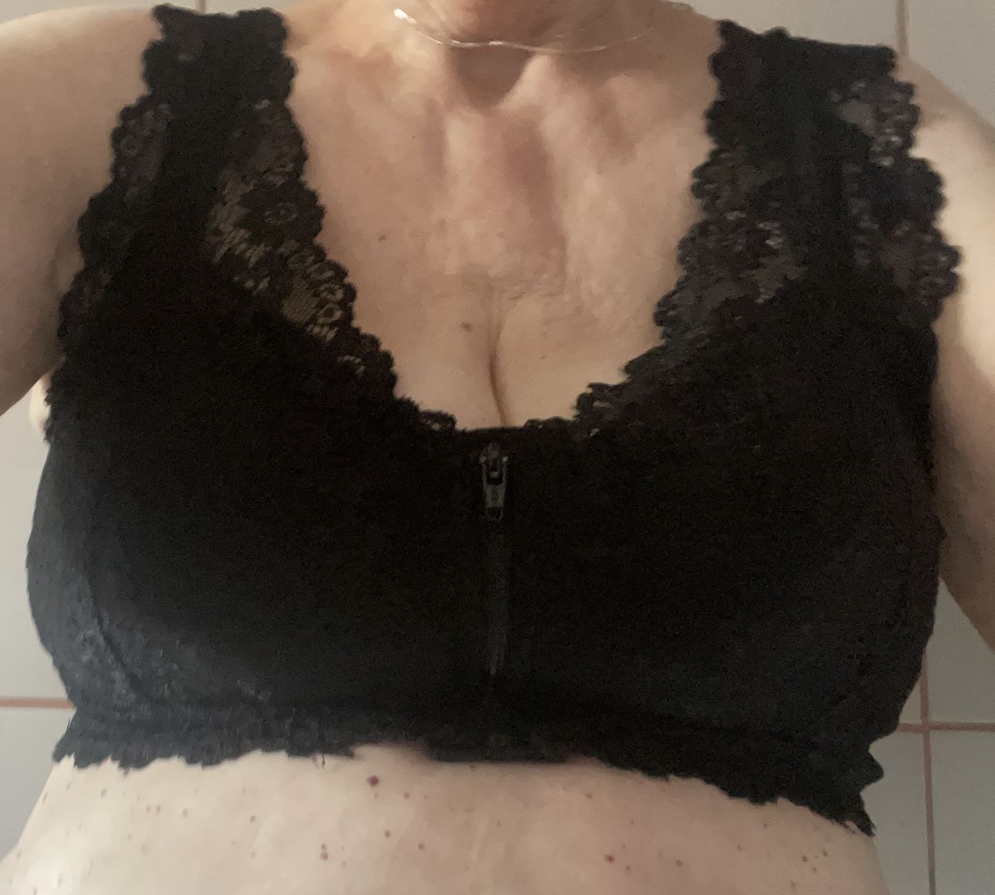 Customer photo review of Soutien-gorge sans armatures en dentelle zip à l'avant