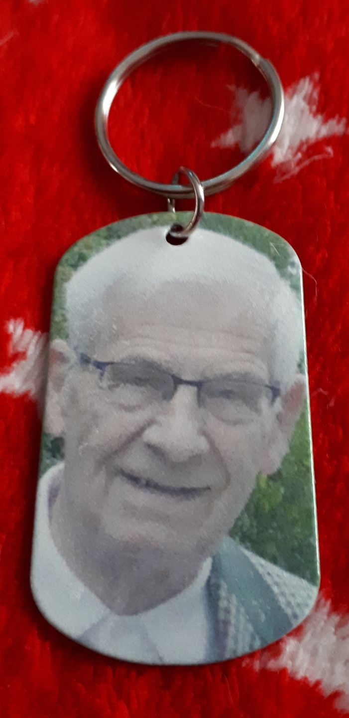 Customer photo review of Ne pleure pas - Porte-clés Dog Tag personnalisé