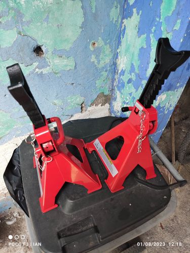 Customer photo review of Torre Auto 2 Piezas 3 Toneladas Doble Seguro Altura 31-42cm