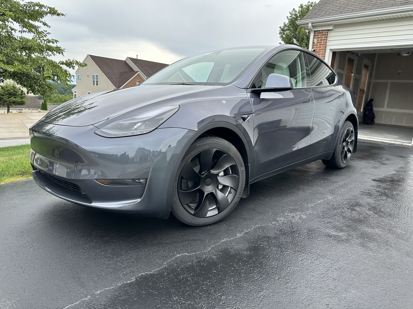 Customer photo review of TESPLUS 19'' Induction Style Wheel Cover for Model Y