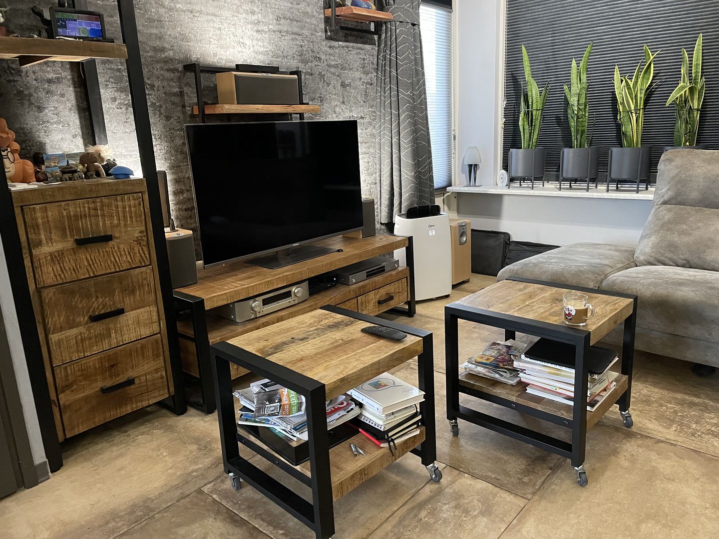 Customer photo review of Salontafel Bijzettafel Industrieel Design | Mangohout en Staal | 50x50x45