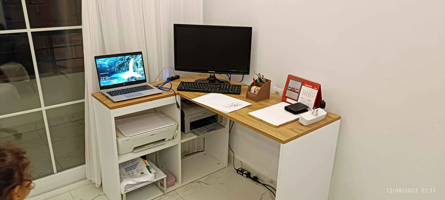 Customer photo review of Rani HA113 Çalışma Ofis Bilgisayar Masası 4 Raflı Köşeli Masa Beyaz - Sepet Ceviz 120 cm