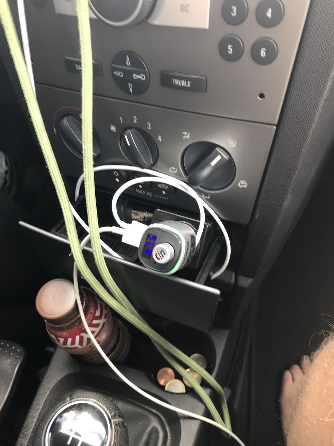 Customer photo review of Wegman Bluetooth FM Transmitter - Bluetooth carkit - Zilver