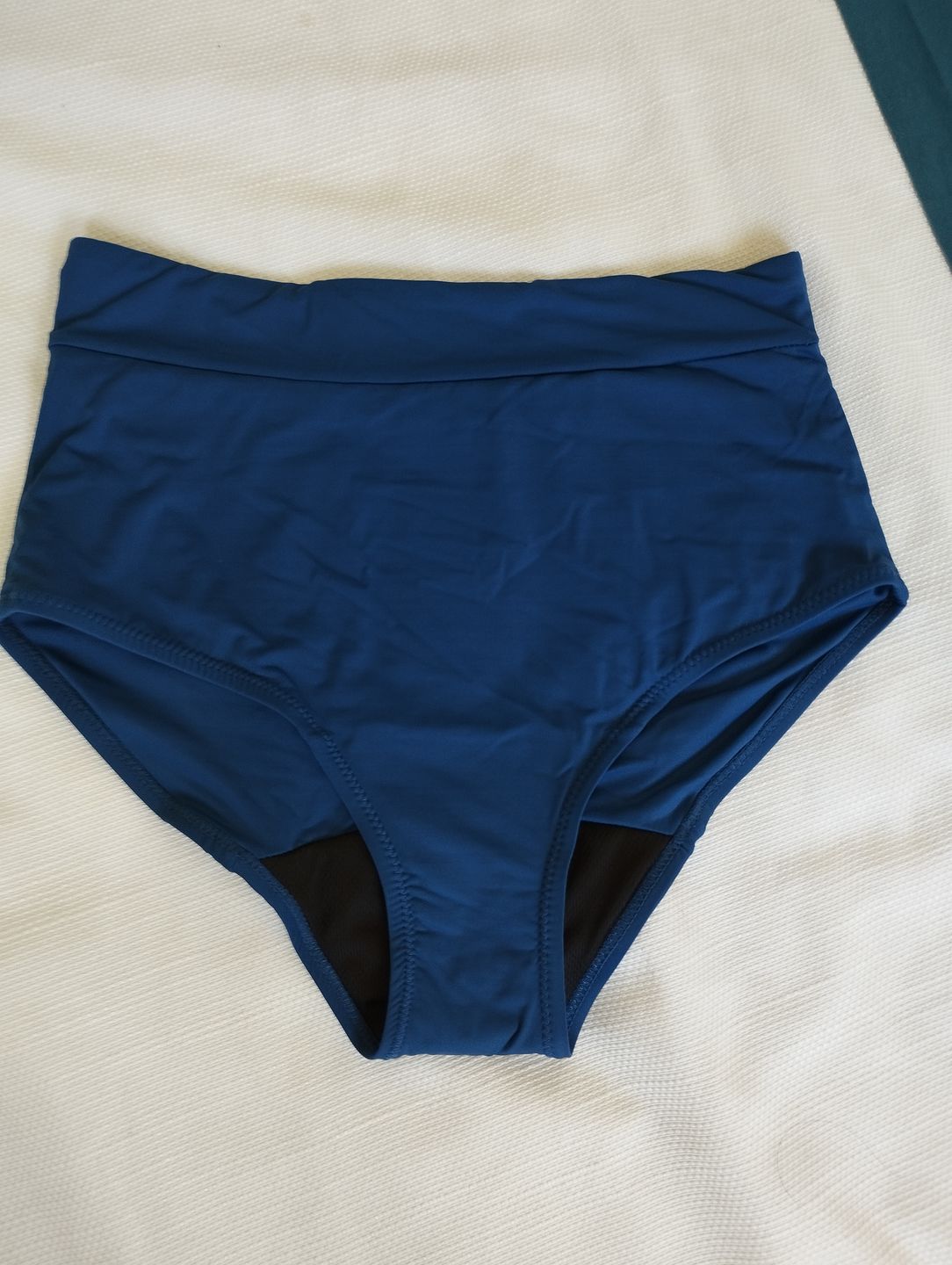 Customer photo review of Maillot de bain menstruel taille haute Eléonore