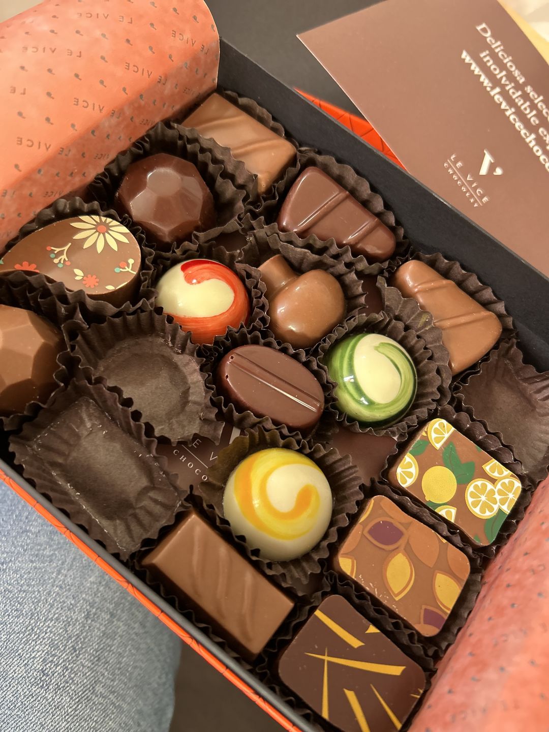 Customer photo review of Caja 36 bombones