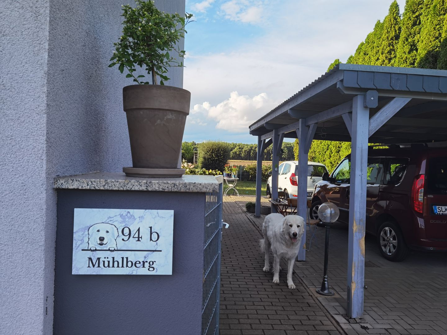 Customer photo review of Hausnummer mit Marmoroptik - Individuelles Türschild