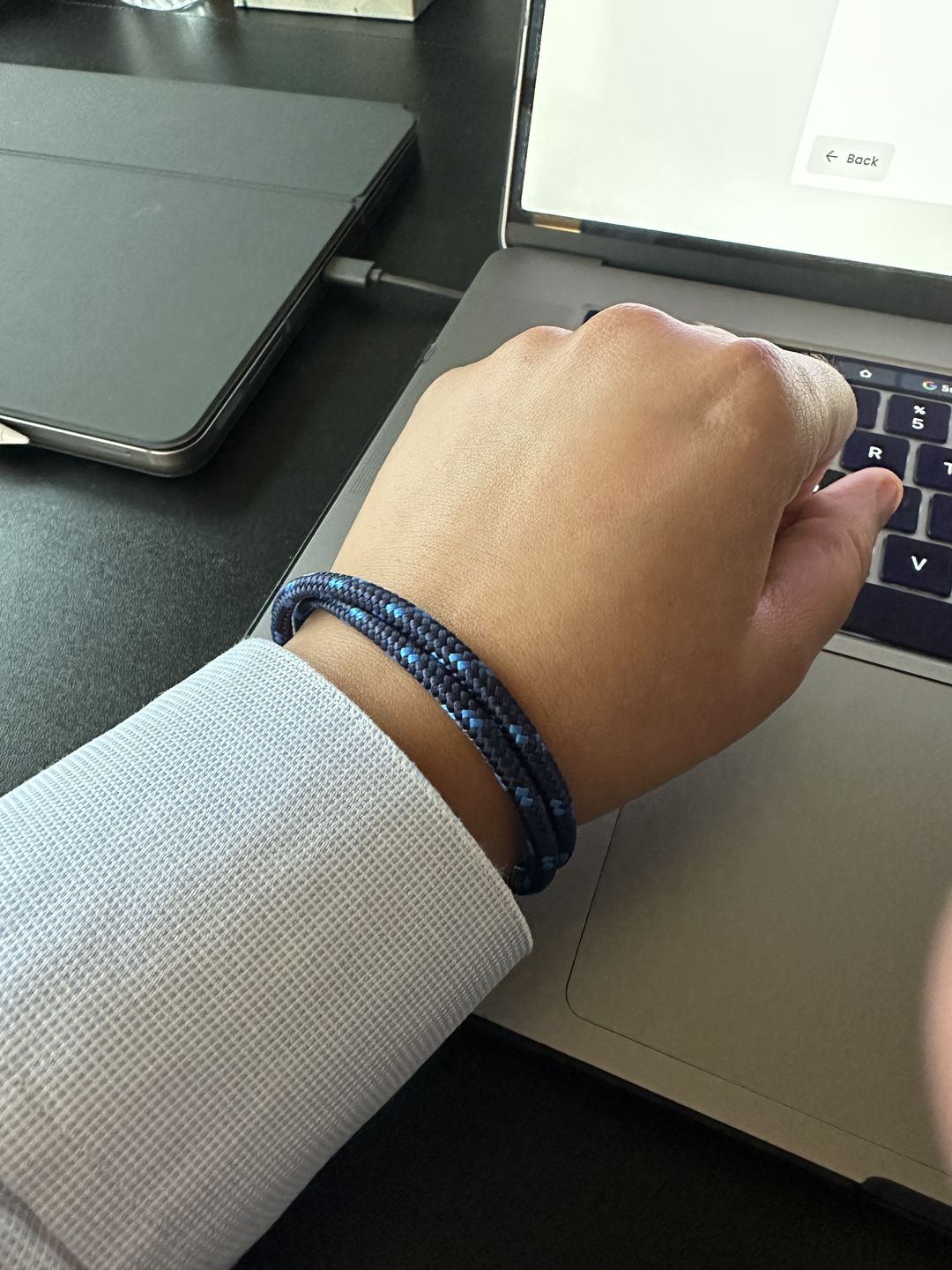Customer photo review of Vertig Magnetic Paracord Bracelet Dark Blue
