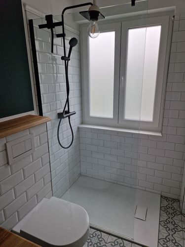 Customer photo review of SONNI Begehbare Dusche Duschabtrennung Duschwand 10mm Schwarz Duschabtrennung Duschkabine Nano ESG 80-140cm