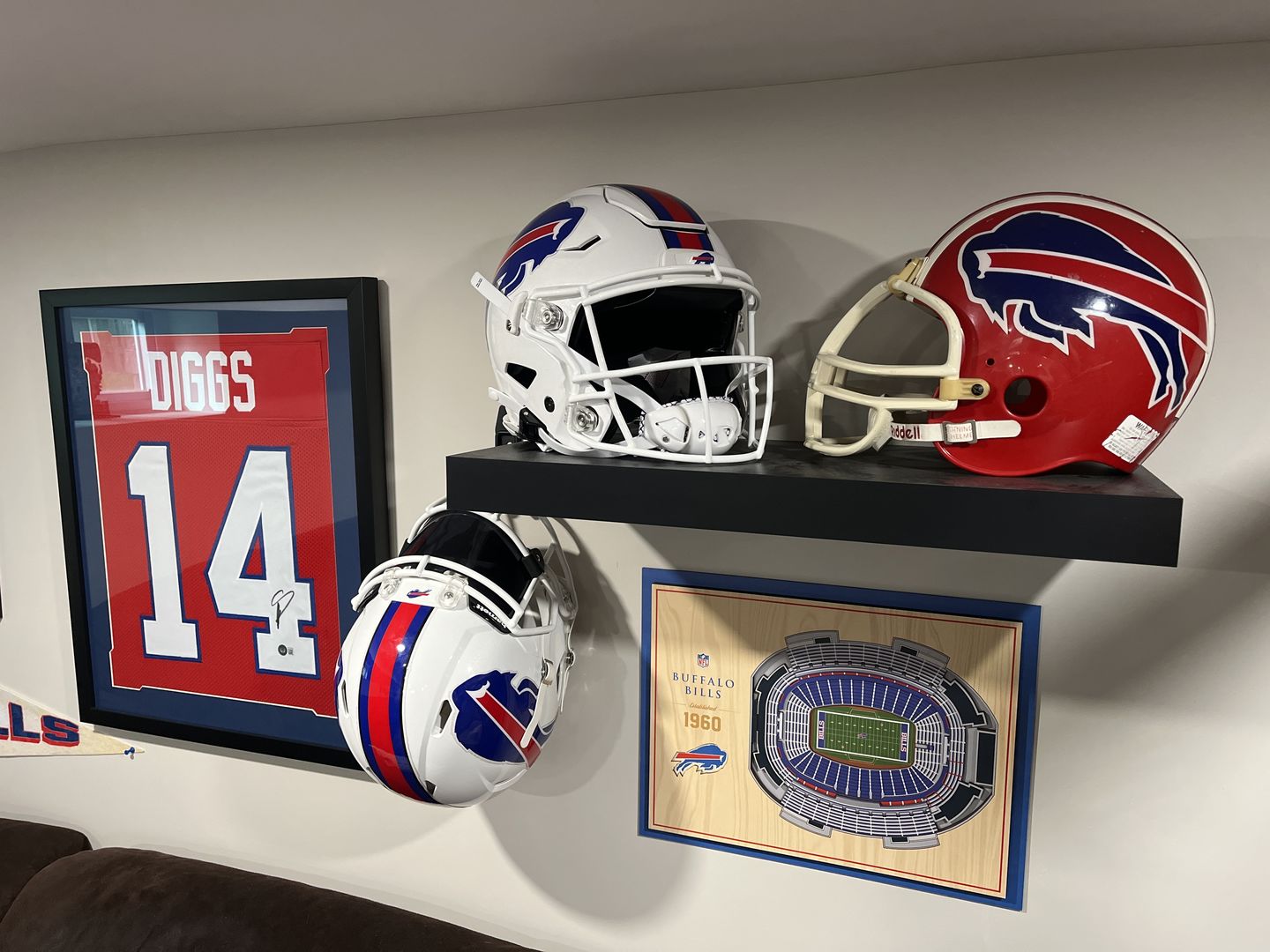 Customer photo review of Buffalo Bills Riddell SpeedFlex Authentic Football Helmet