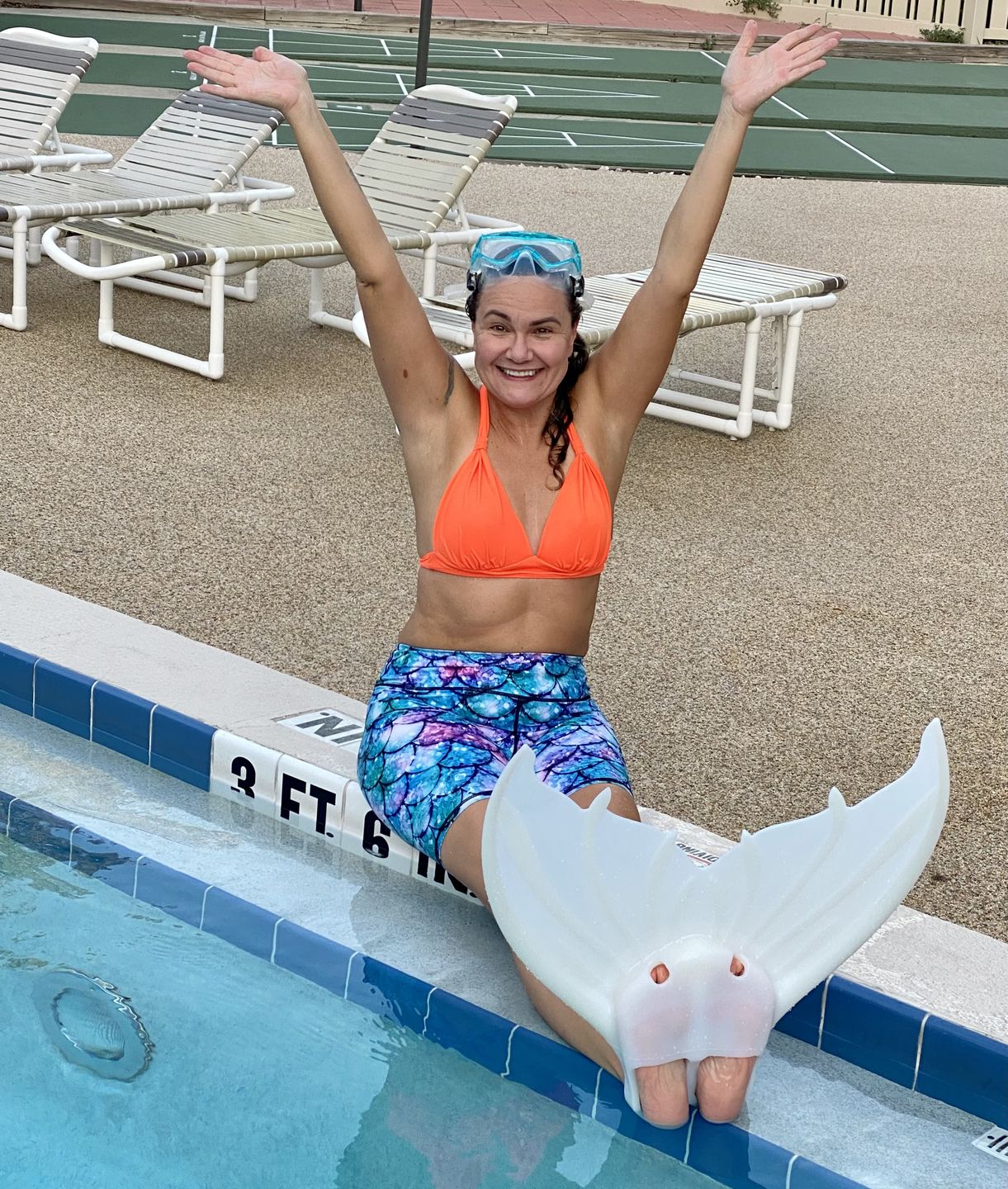 Customer photo review of Fishbone Pattern 100% Silicone Colorful Mermaid Tail Monofin