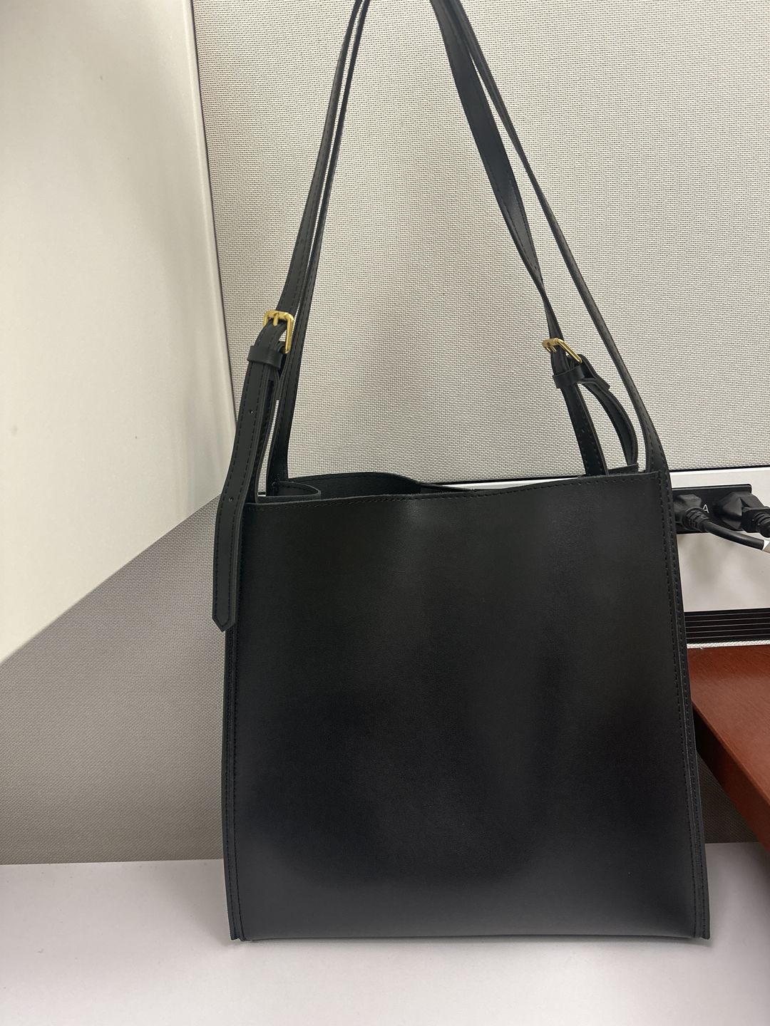 Customer photo review of Olives Vegan Leather Tote