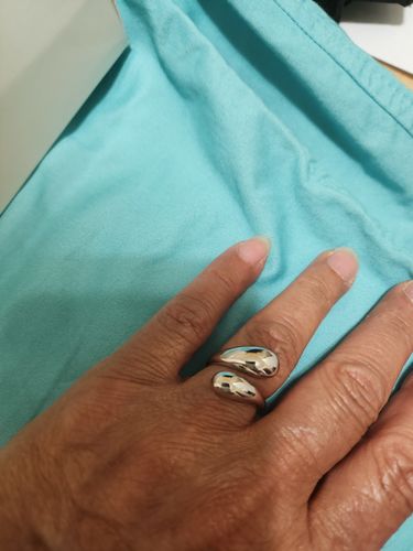 Customer photo review of Water drop minimalist adjustable ring Gold Vermeil