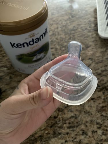 Customer photo review of Hegen Nipple Medium Flow, 2-Pack (3 to 6 months)