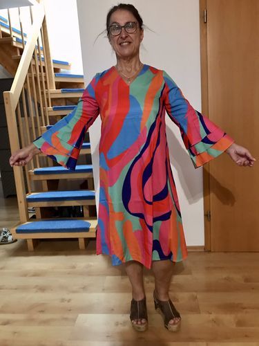 Customer photo review of Sukienka z dzwoneczkami w wielobarwny nadruk