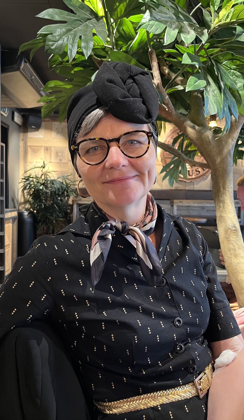 Customer photo review of Turban - sort i 1940er stil