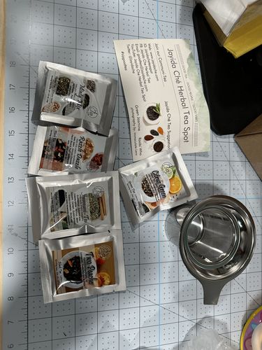 Customer photo review of 5 blend sample set with infuser