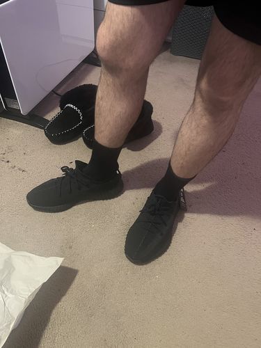 Customer photo review of Adidas Yeezy Boost 350 V2 'Onyx' (2023)