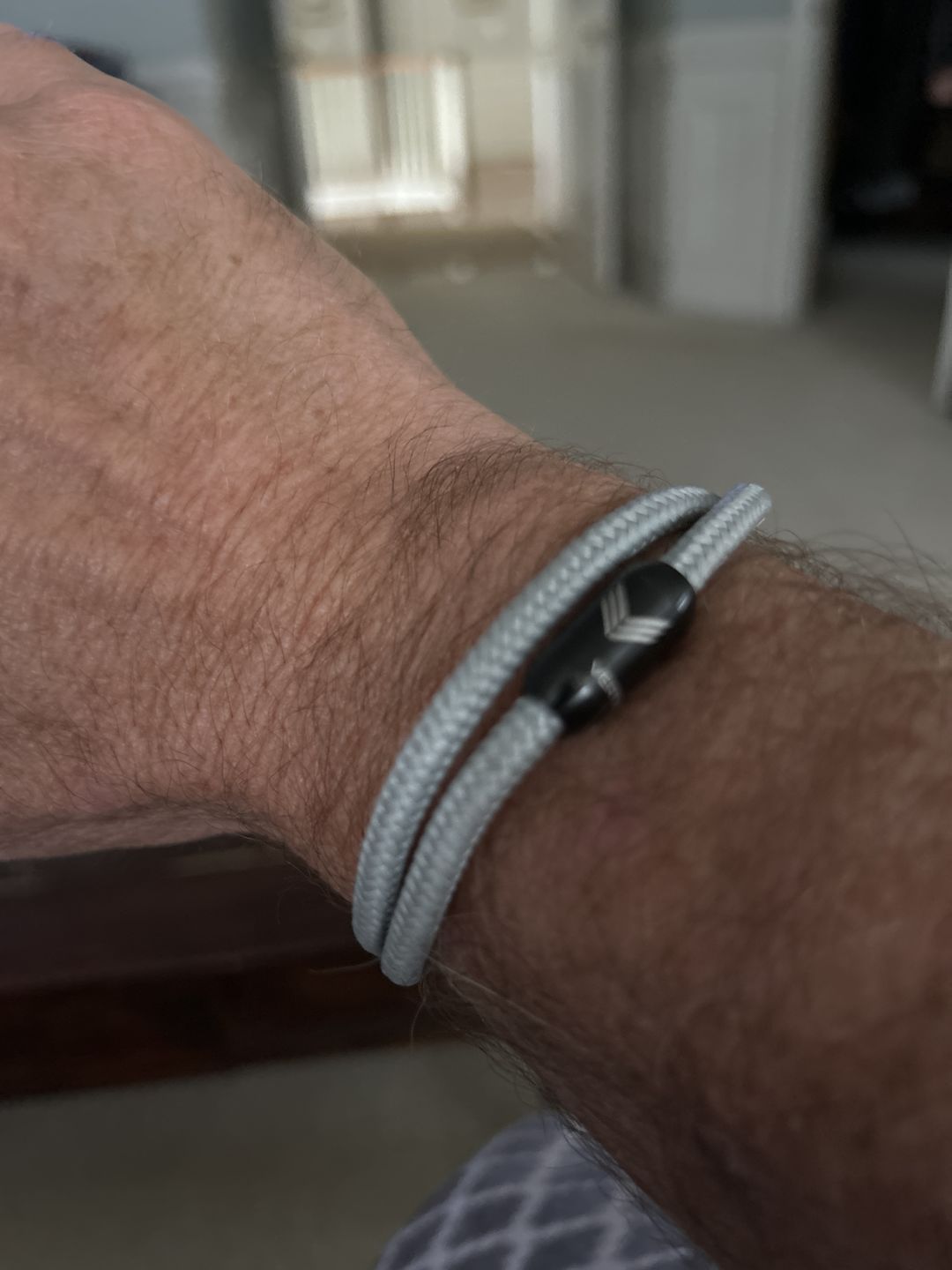 Customer photo review of Vertig Magnetic Paracord Bracelet Grey