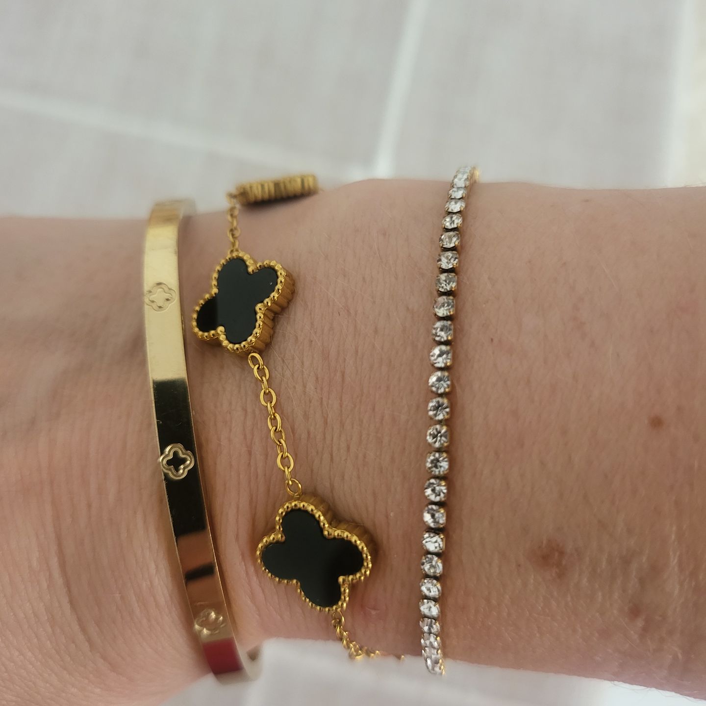 Customer photo review of Timeless Lucky Leaf Armreif 14K Vergoldet