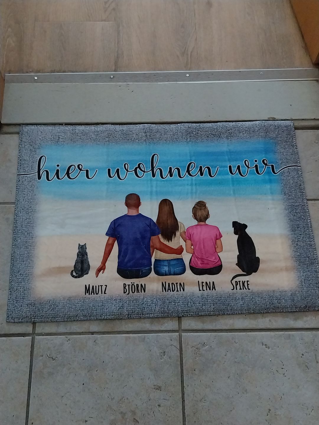 Customer photo review of Unterwegs mit Haustier Familie - Individuelle Fußmatte