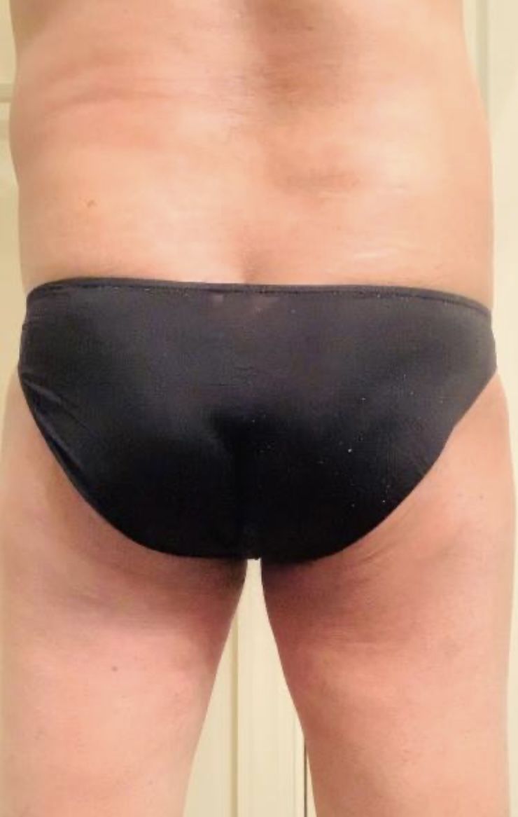 Customer photo review of 2 Pack Men's Breathable Ultra-thin Bikini