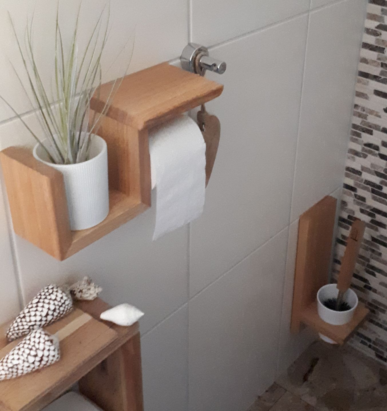 Customer photo review of Toilettenbürstenhalter LARA aus Holz