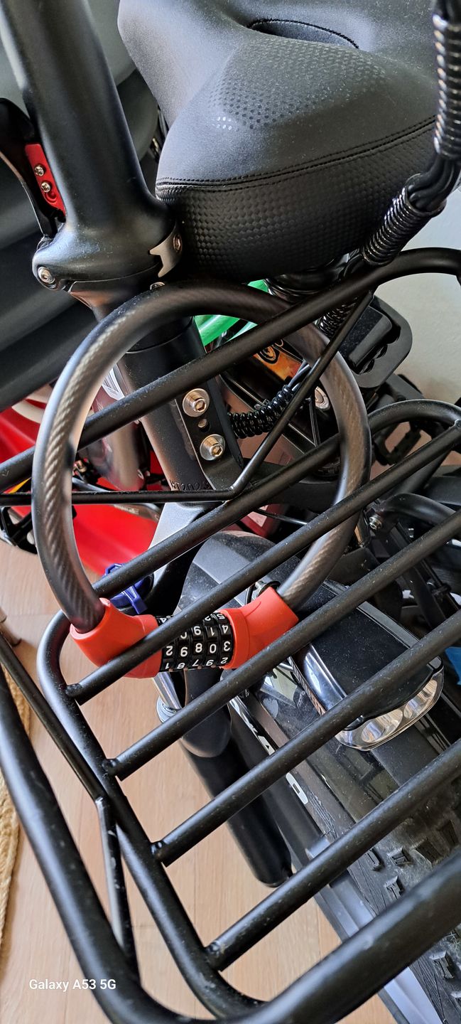 Customer photo review of VAKOLE Bike Lock Steel Five-digit Code Anti-theft 1.72CM Bold Cable Password Lock