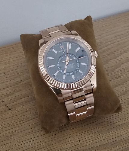 Customer photo review of Rolex – Sky-Dweller Rhodium Dial Rose Gold New Replica 2023