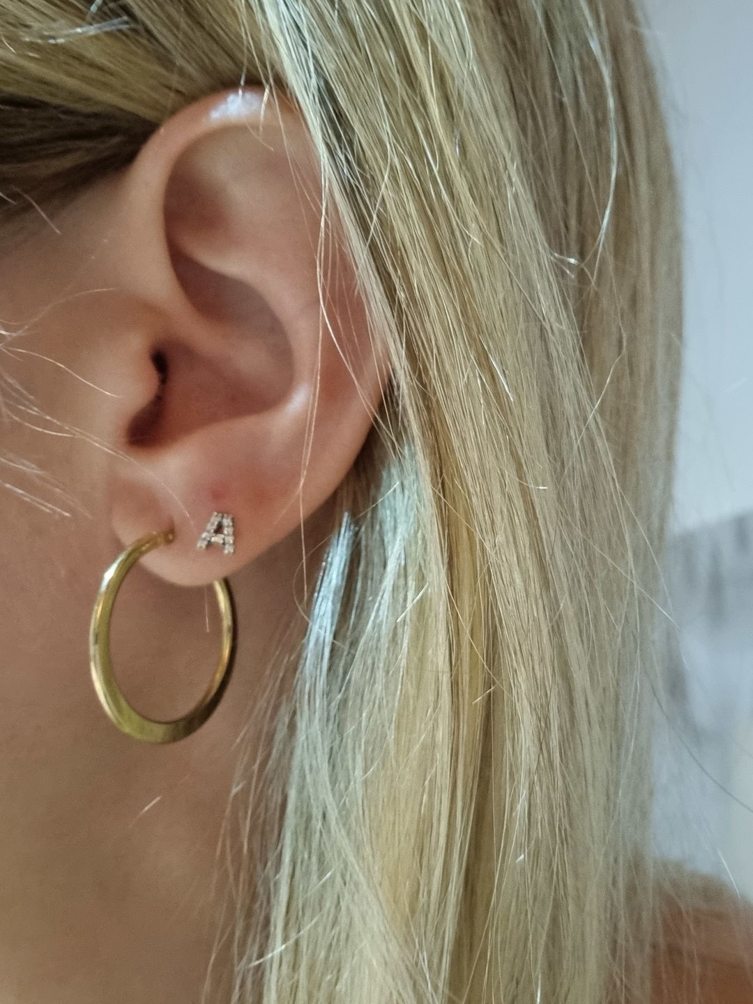 Customer photo review of Pendiente Letritas White