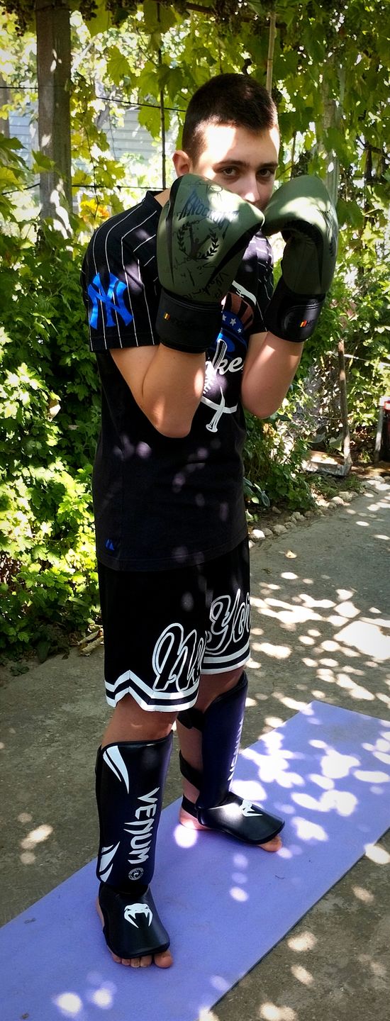 Customer photo review of Tibiere Kickbox Venum Challenger