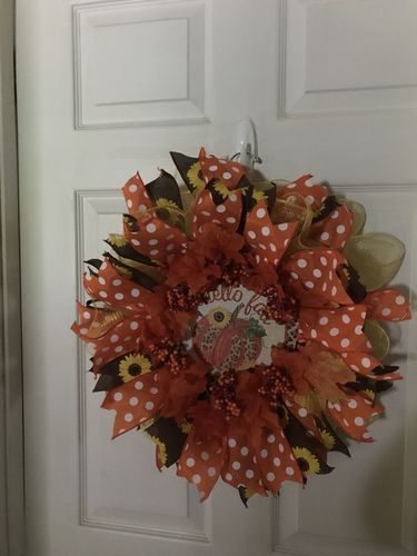 Customer photo review of 8"Dia Hello Fall W/Pumpkin/Sunflower Tan/Brown/Orange/Copper MD0945