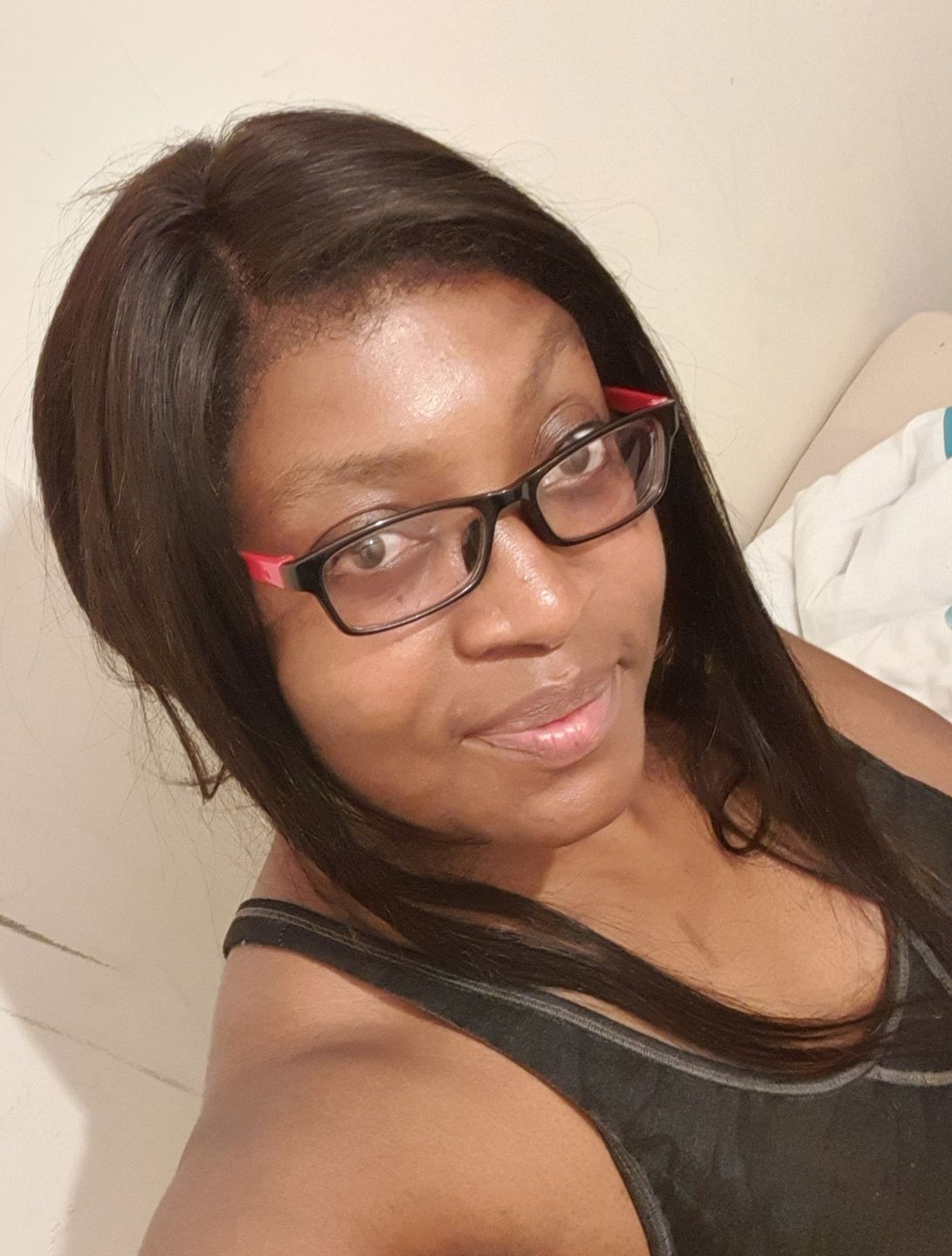Customer photo review of 4C Edges | Luvwin 180% Density Straight with Yaki Edges Free Parting Undetectable Lace Front Wig | Afro Inspired