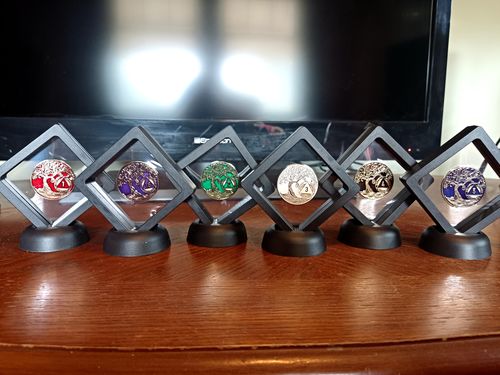 Customer photo review of 5 Year Sobriety Mint Twisted Tree of Life Gold Plated AA Recovery Medallion - Five Year Chip/Coin - Blue