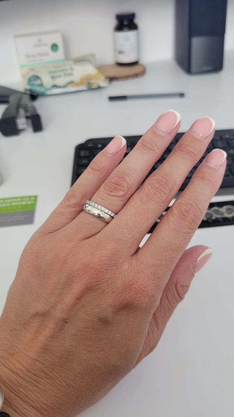 Customer photo review of White Gold 2mm Half Glitz Ring