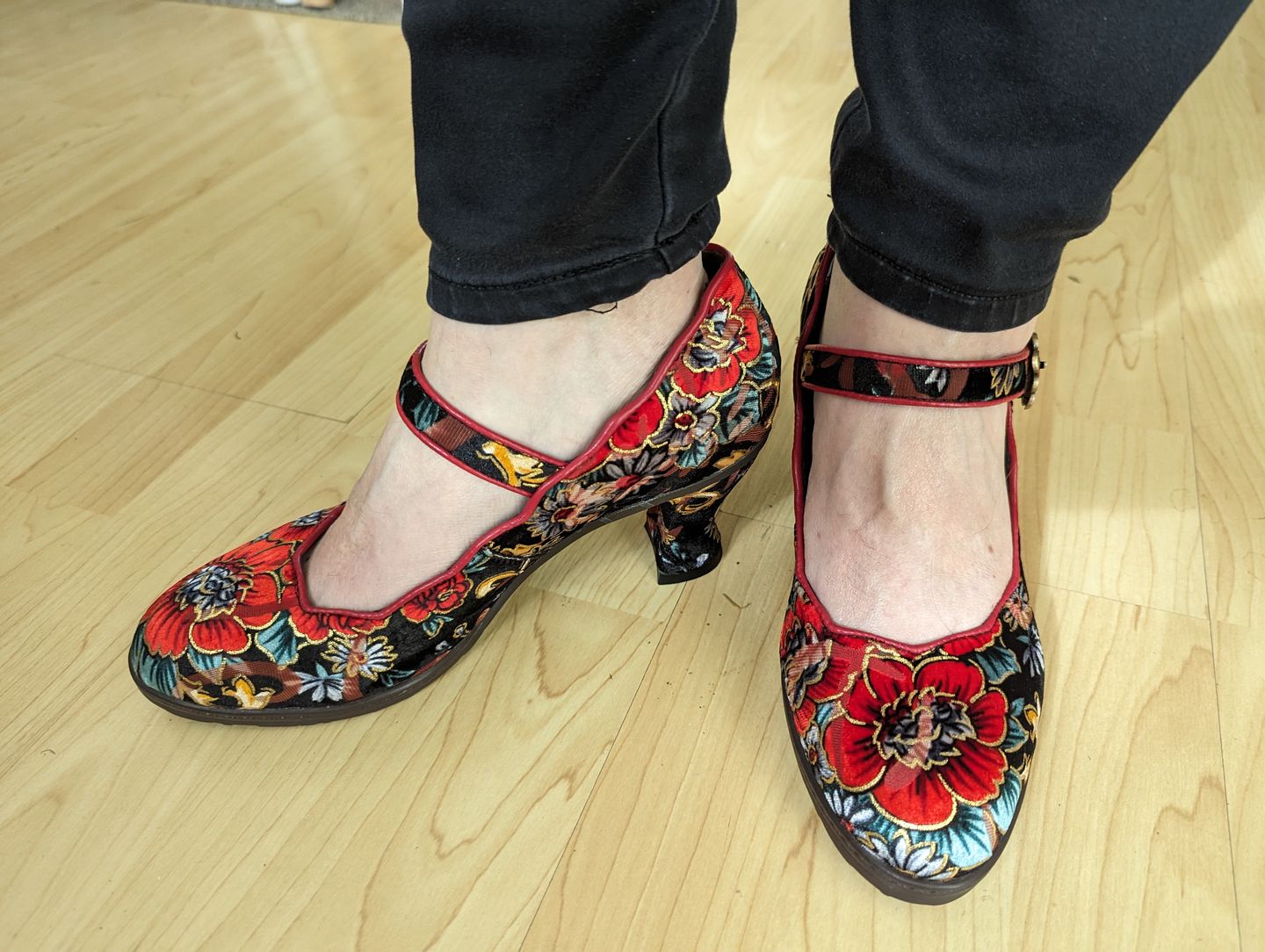 Customer photo review of Retro Handmade Embroidered Pumps