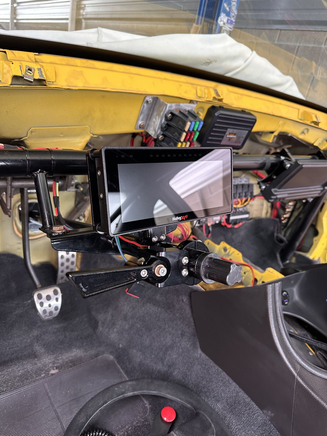 Customer photo review of Holley 6.86" 553-112 Adjustable Dash Mount w/ Billet Clamp 15-01013