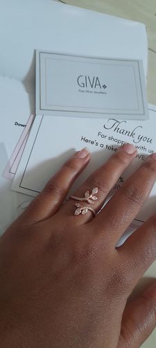 Customer photo review of Rose Gold Pure Poise Ring