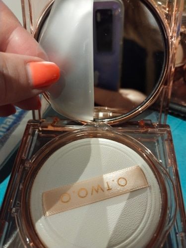 Customer photo review of O.TWO.O SMOOTH MIST MIRROR LOCKING POWDER