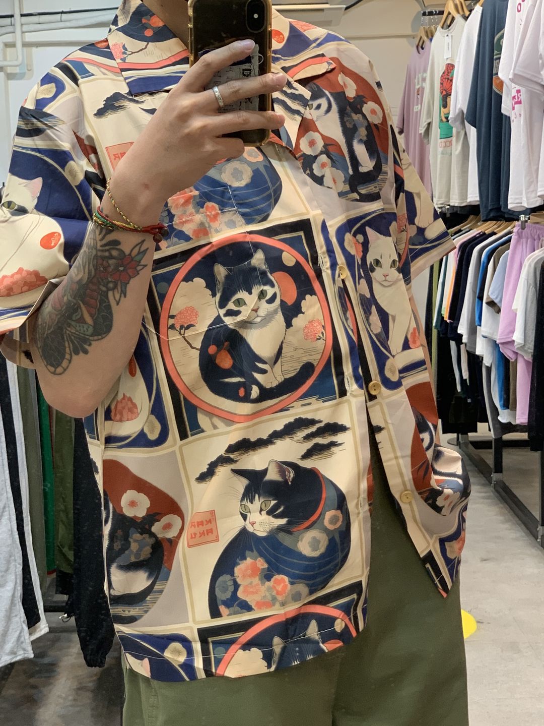 Customer photo review of 明治時代の猫 総柄 浮世絵風アロハシャツ