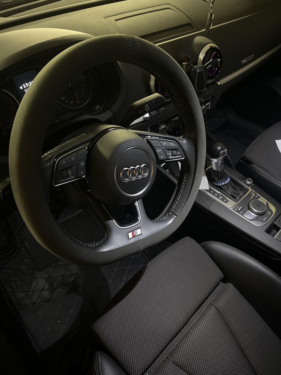 Customer photo review of Alcantara™ | Lenkradabdeckung