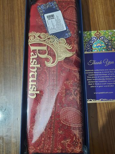 Customer photo review of Pashtush Women'S Jamawar Shawl, Faux Pashmina, Maroon