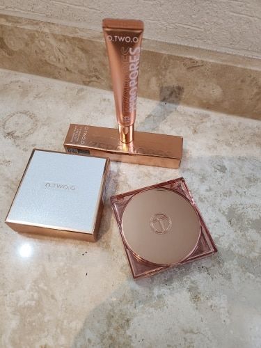 Customer photo review of O.TWO.O SMOOTH MIST MIRROR LOCKING POWDER