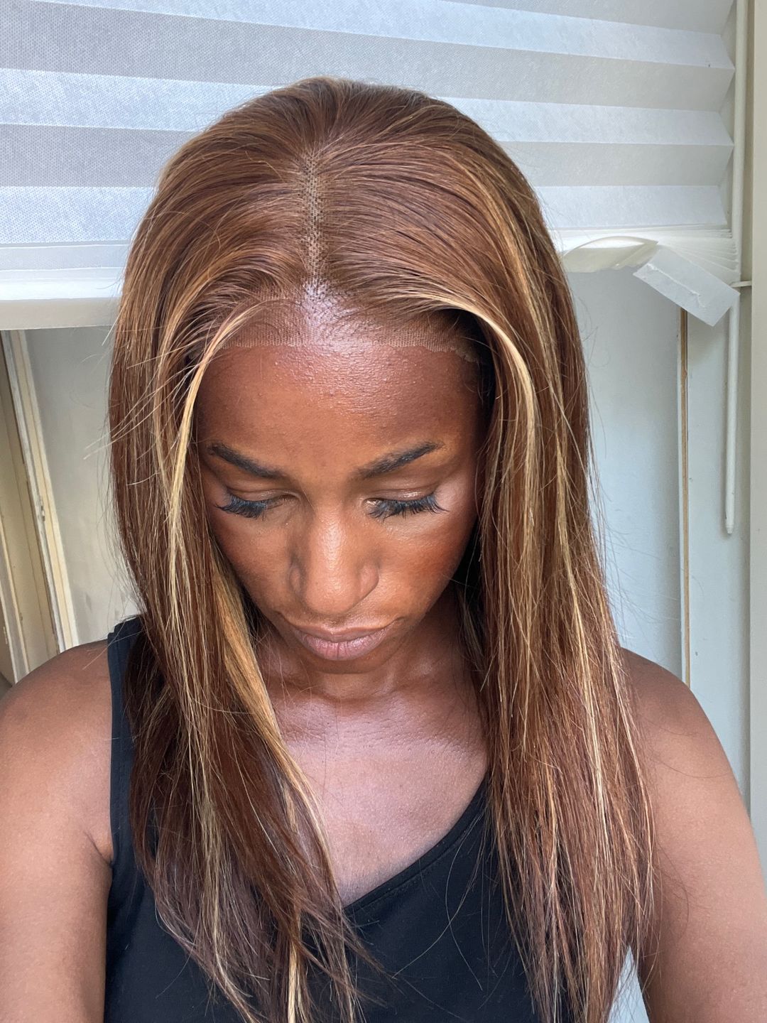Customer photo review of MORE FACE 30inch Straight Highlight Wig 6x4 Pre-Cut HD Wear Go Glueless Wig Beginner Friendly