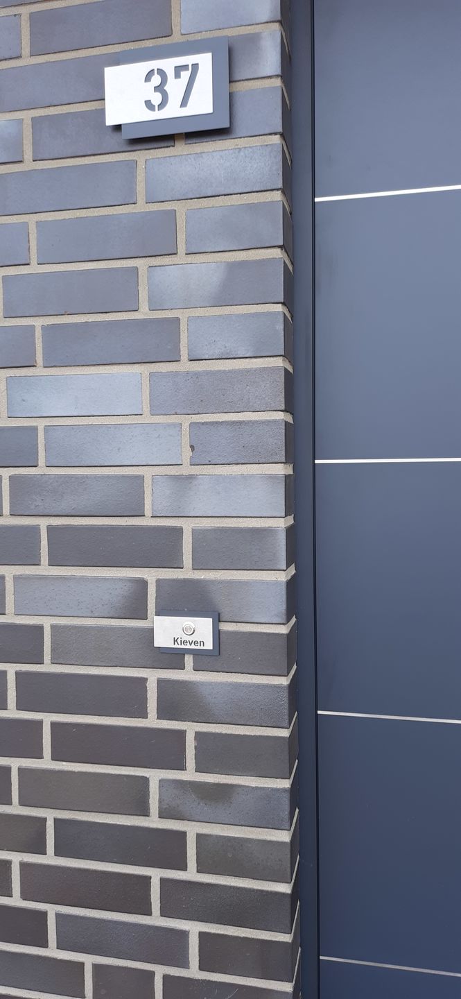 Customer photo review of AlbersDesign personalisierte Edelstahl-Klingel K5 mit 3D-Effekt in anthrazit (RAL7016)