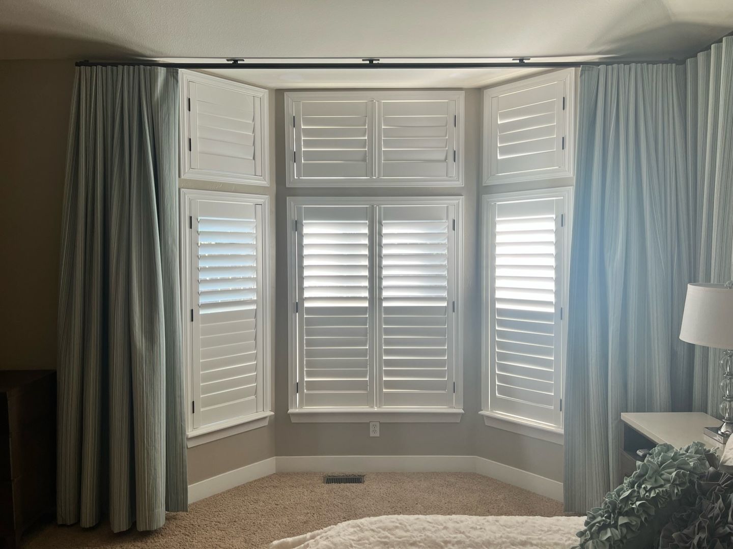 Customer photo review of Hybrid Wood Plantation Shutter