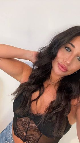 Customer photo review of Moresoo Virgin Brazilian Tape In Hair Extension Darkest Brown Straight Hair (#2)