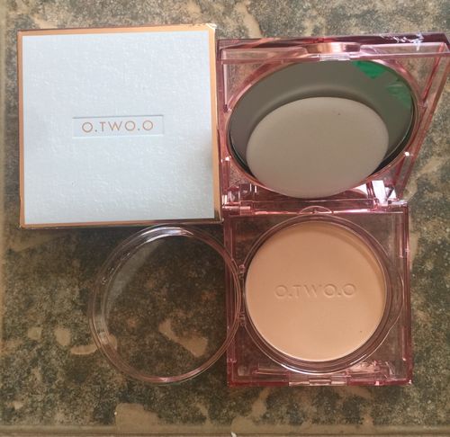 Customer photo review of O.TWO.O SMOOTH MIST MIRROR LOCKING POWDER