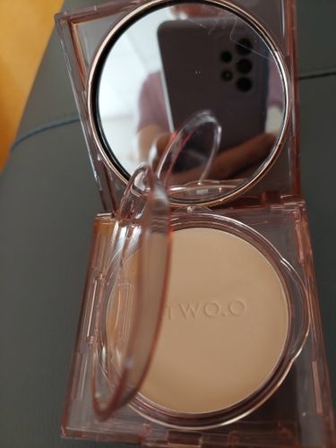 Customer photo review of O.TWO.O SMOOTH MIST MIRROR LOCKING POWDER